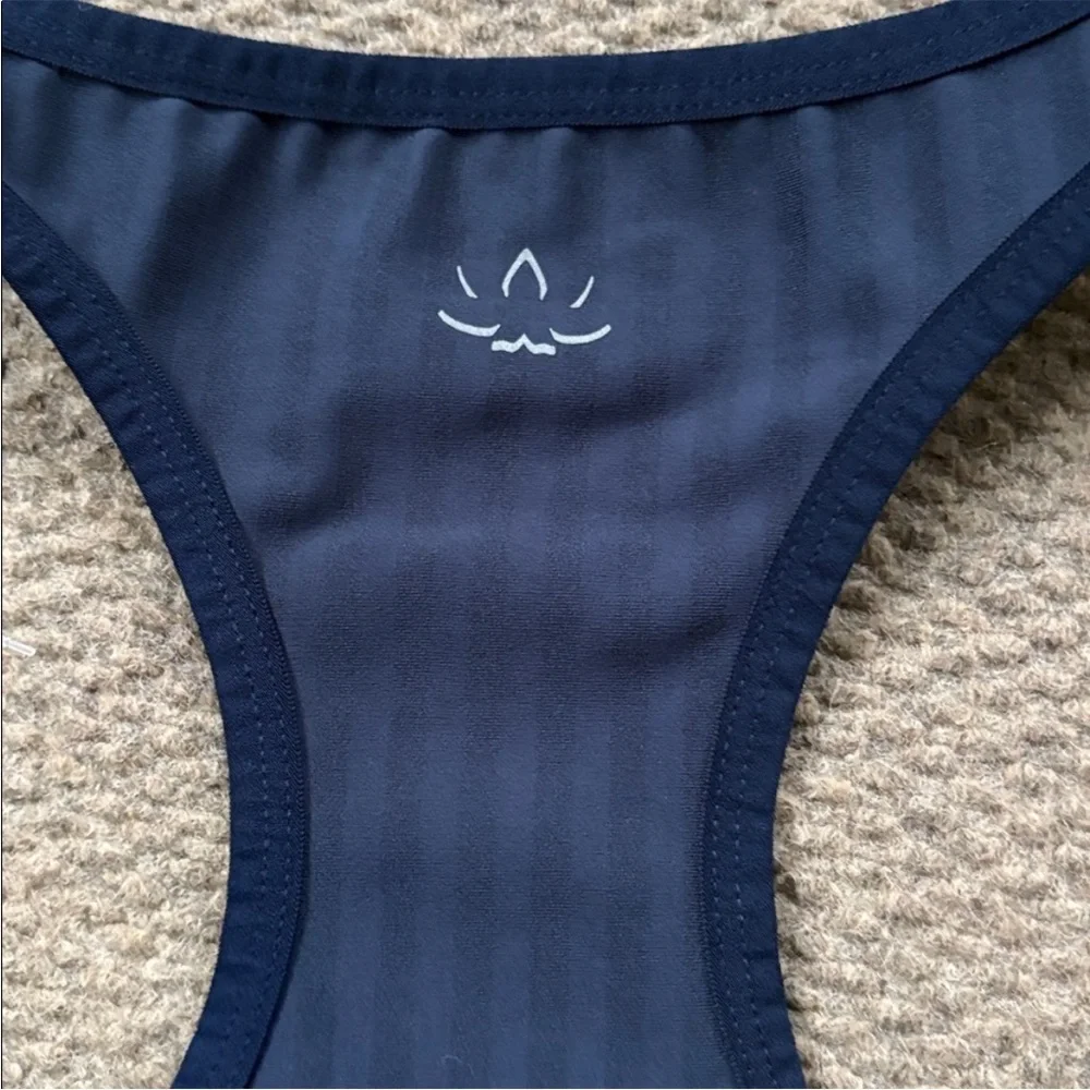 Like New Beyond Yoga Work It Over Long Line Sports Bra Navy Stripe XL Retail $70